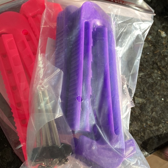 2 pairs universal skate guards - Picture 3 of 3